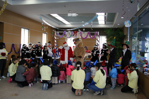 地域の保育園の皆さんをご招待してクリスマスイベントを開催