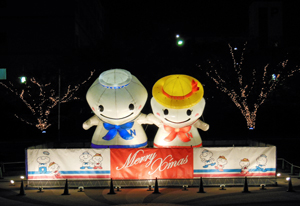 名古屋港のマスコットキャラクターのポータンとミータンの光るバルーン